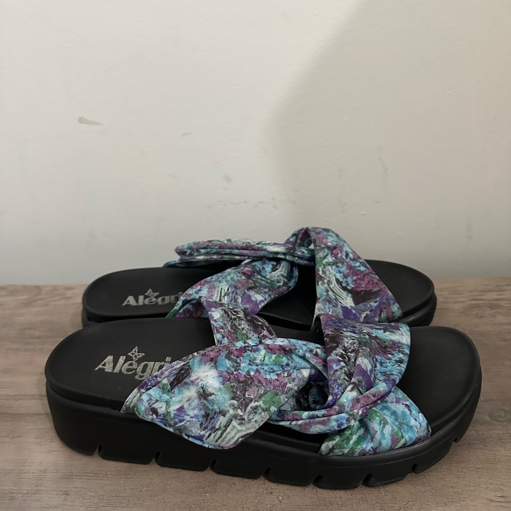 Alegria Women's 37/7-7.5 MyLee Itchycoo Satin Knotted Slip On Sandals MYL-7768X